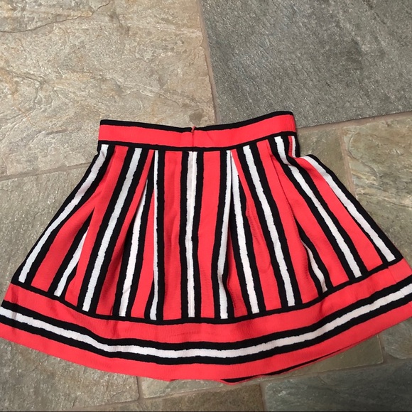 ❤️3 for $20❤️Vibrant Mini Skirt - Picture 2 of 5